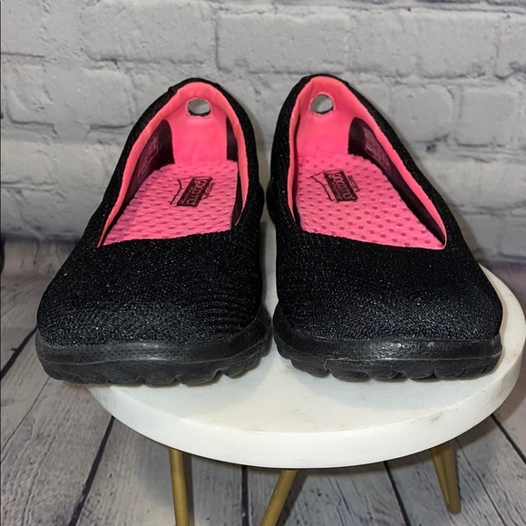 Skechers Women's Black and Pink Loafers 5.5 NWOT - Picture 3 of 7